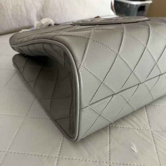 Tory Burch Fleming Soft Chain Tote in Bay Gray colour - Authentic - Picture 10 of 15